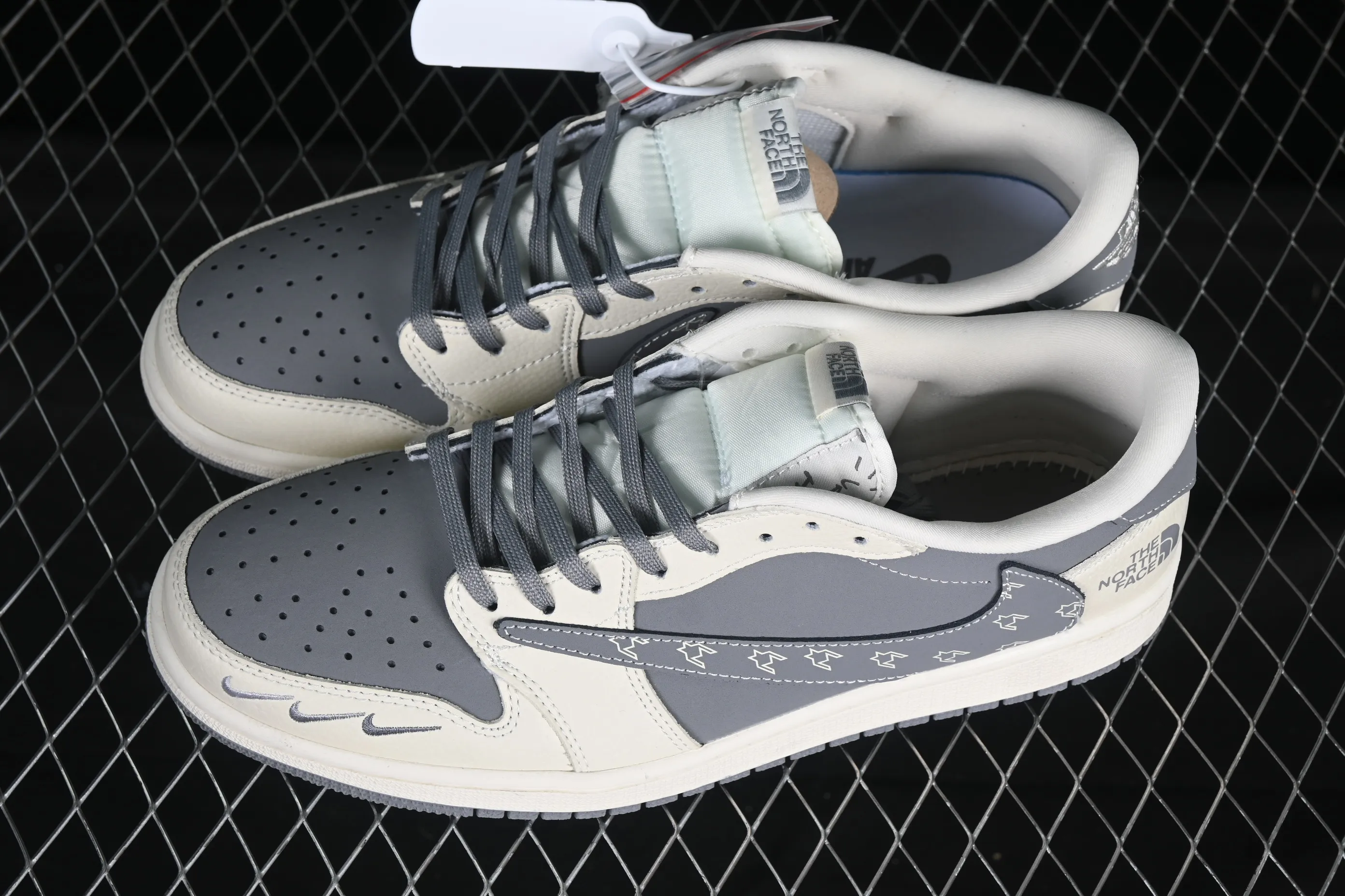 All categories Air Jordan Jordan series basketball shoes Air Jordan 1 Low High-end customized low-top sneakers Travis Scott x Fragment Design x Air Jordan 1 Low OG SP Joe 1 North Face joint beige three hook low-top cultural casual sneakers XS2024-011